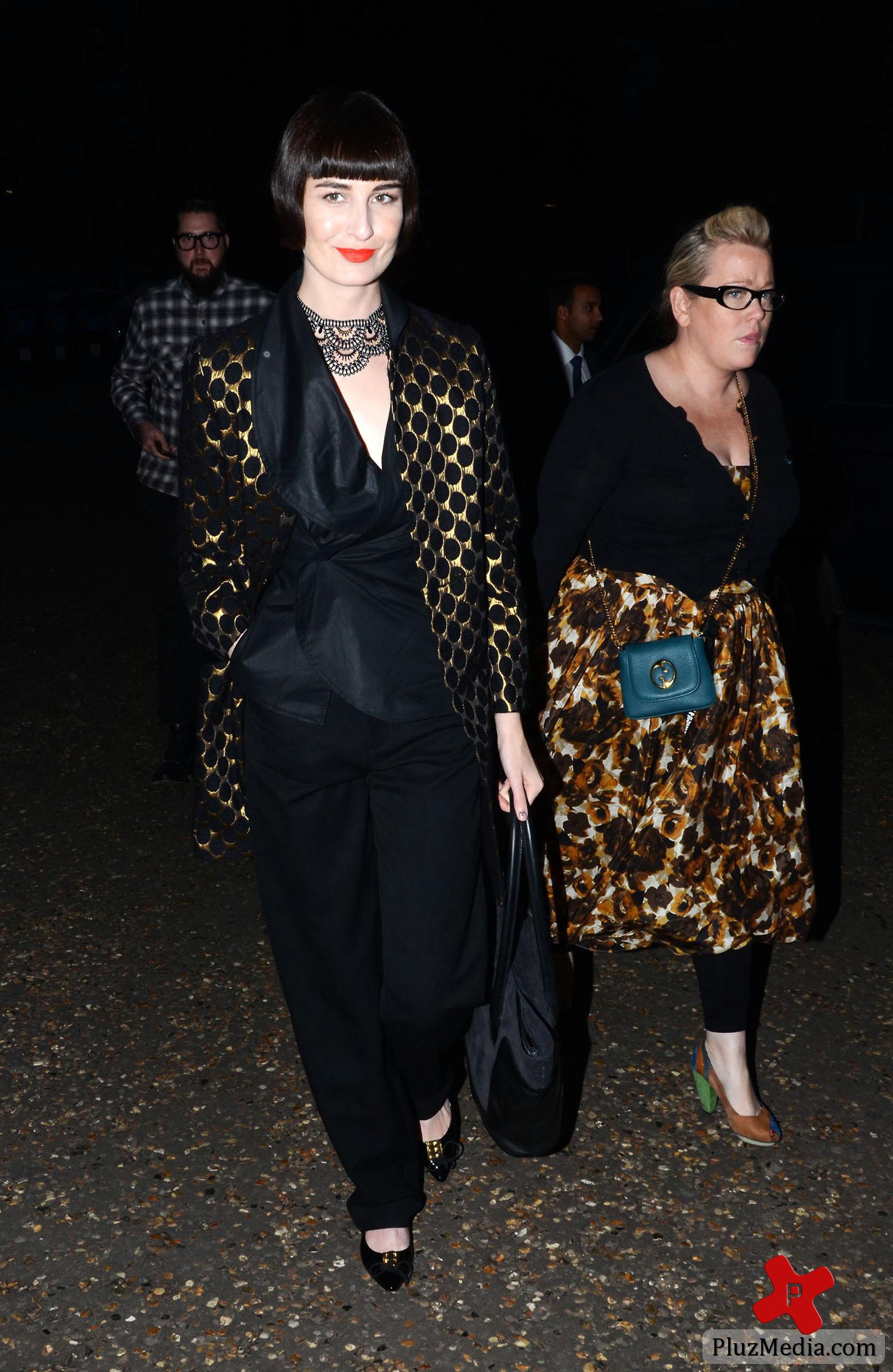 Erin O Connor - London Fashion Week Spring Summer 2012 - Matthew Williamson - Outside | Picture 81499